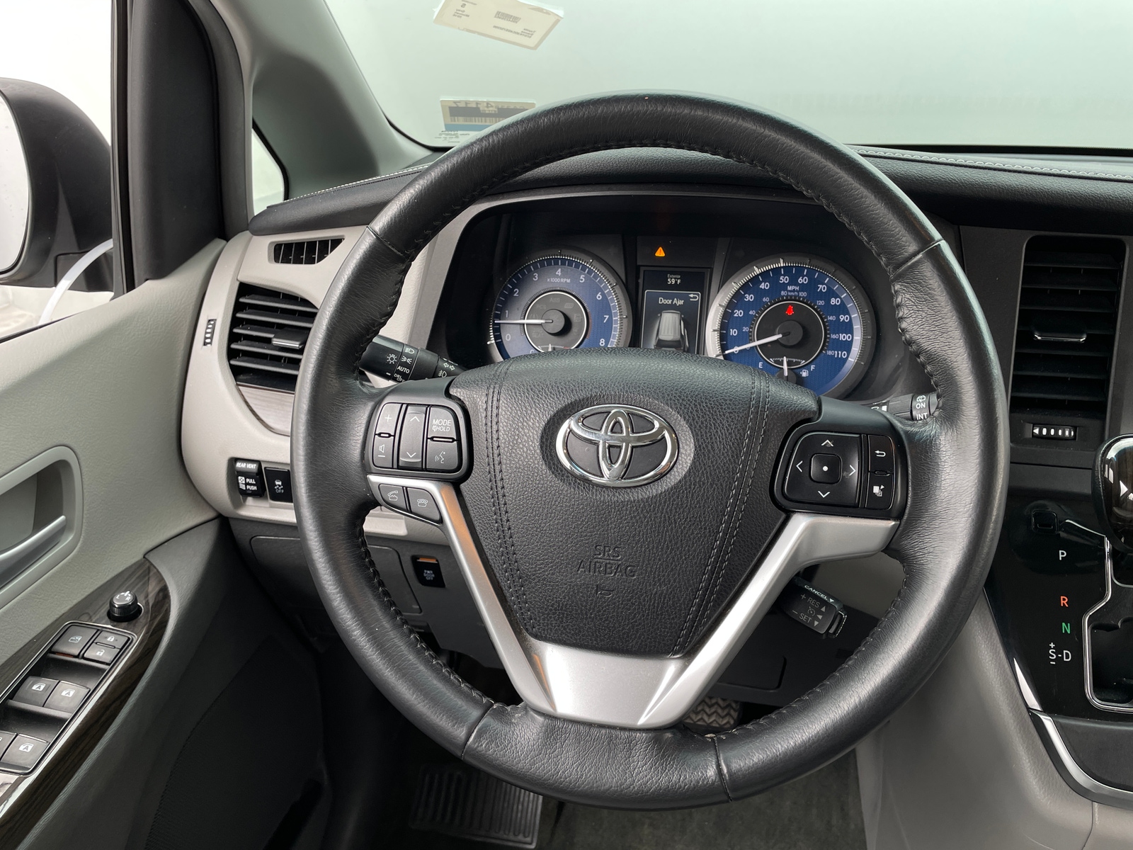 Thumbnail: 2016 Toyota Sienna - 4