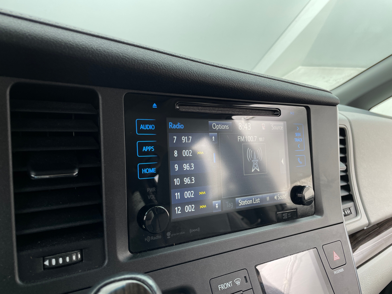 Thumbnail: 2016 Toyota Sienna - 3