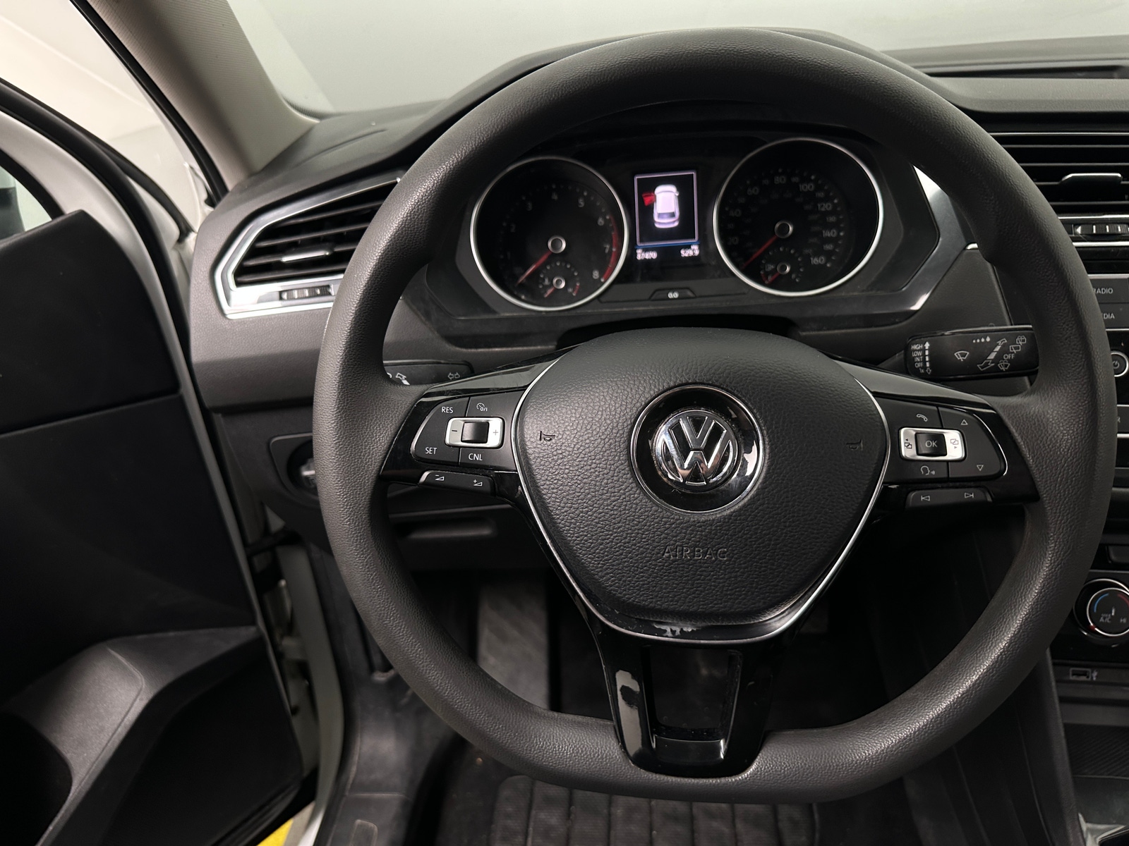 Thumbnail: 2018 Volkswagen Tiguan - 5