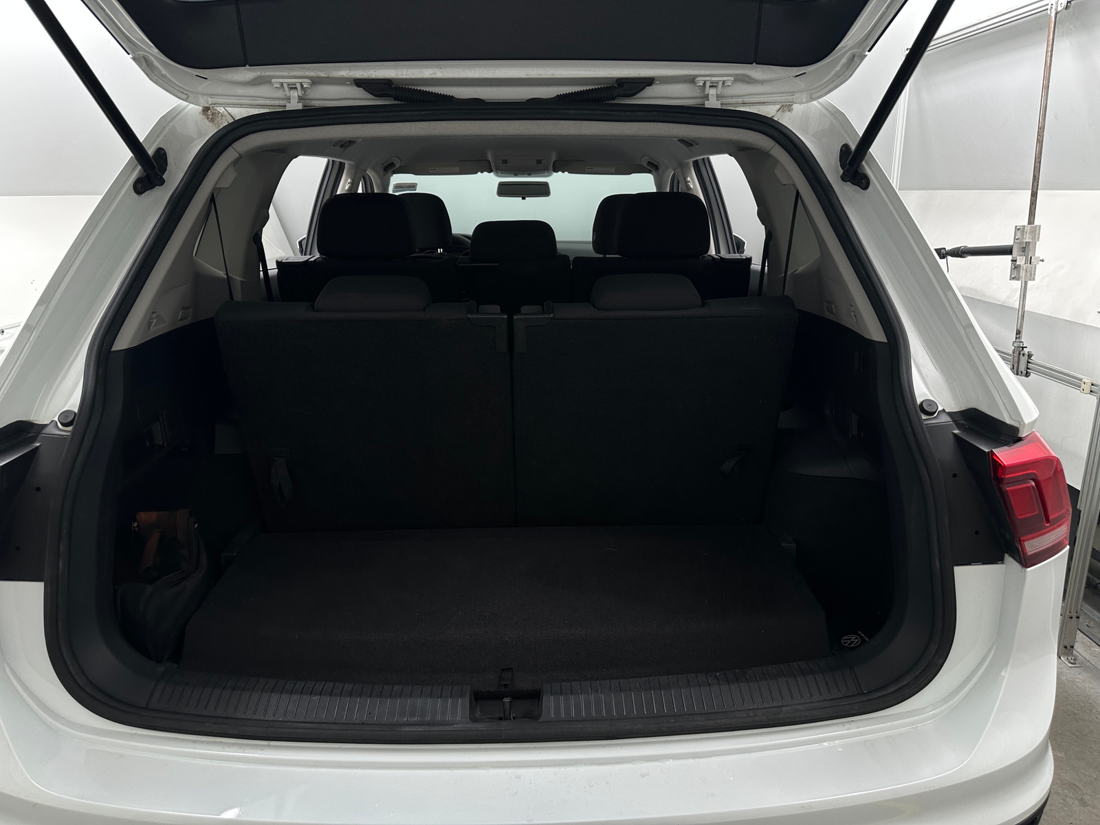 Thumbnail: 2018 Volkswagen Tiguan - 7