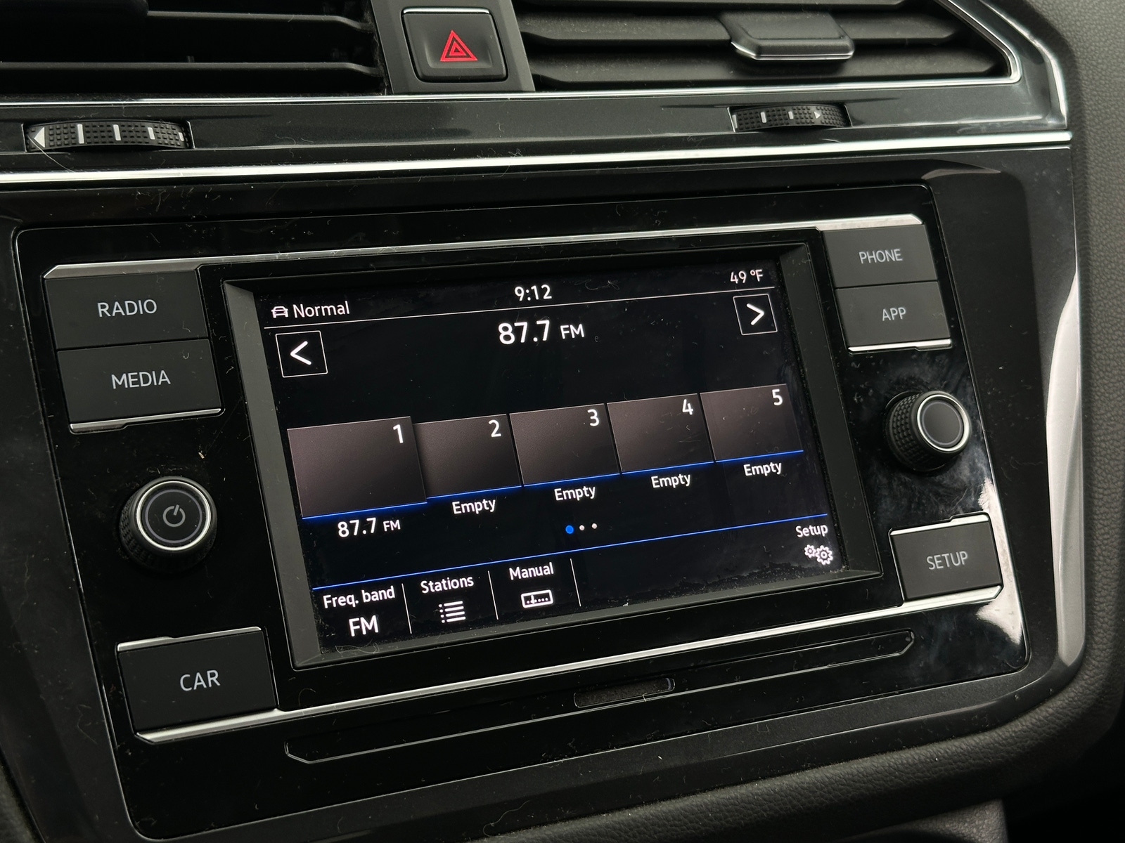 Thumbnail: 2018 Volkswagen Tiguan - 4