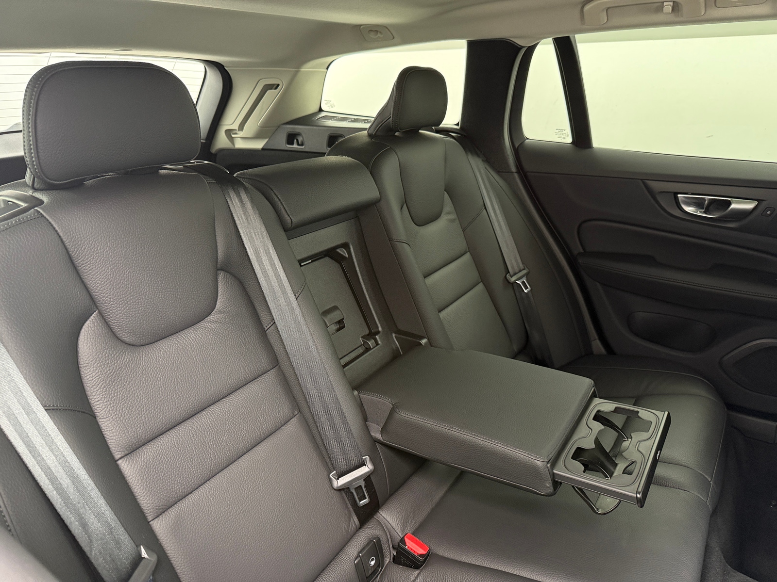 Thumbnail: 2025 Volvo V60 - 5