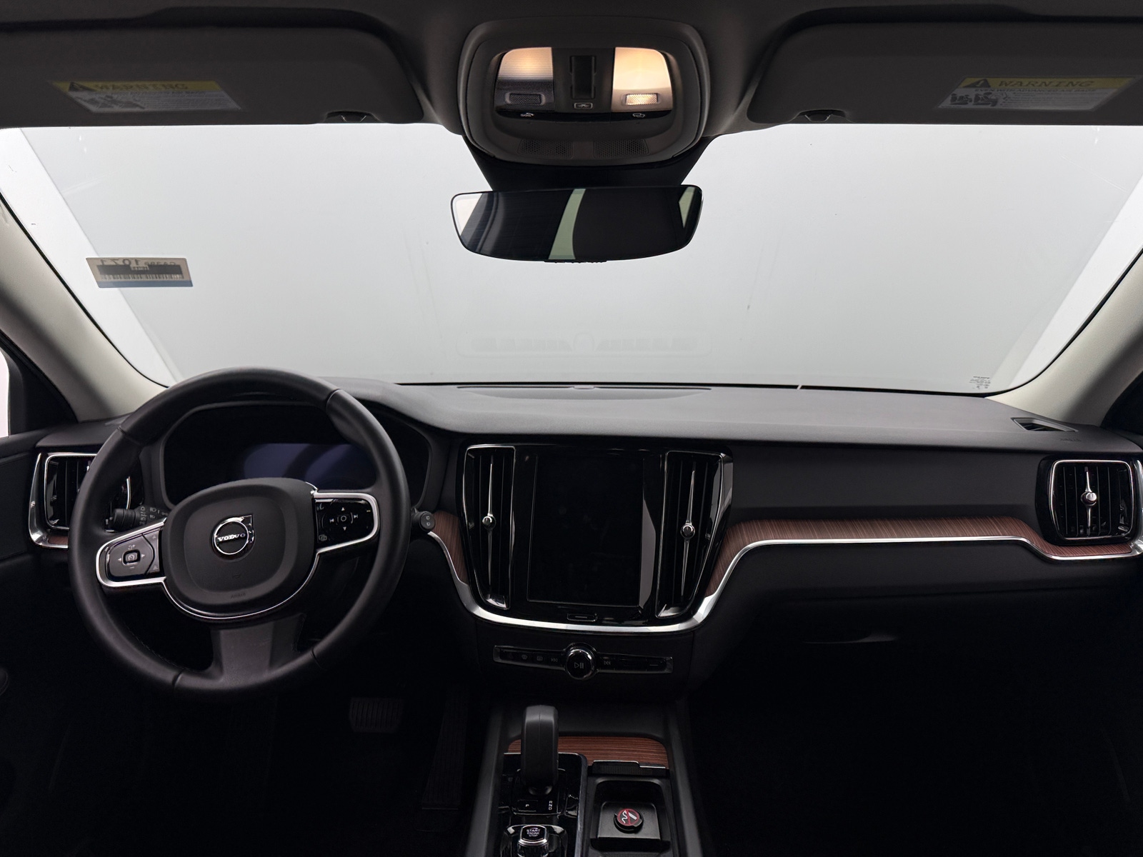 Thumbnail: 2025 Volvo V60 - 2