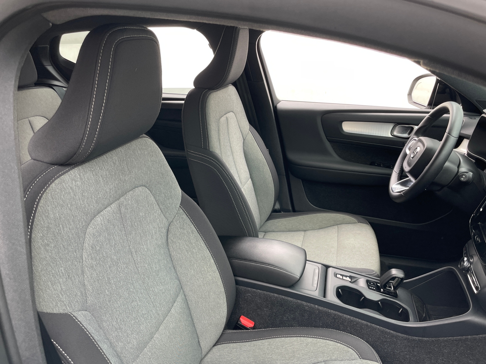 Thumbnail: 2024 Volvo XC40 - 2