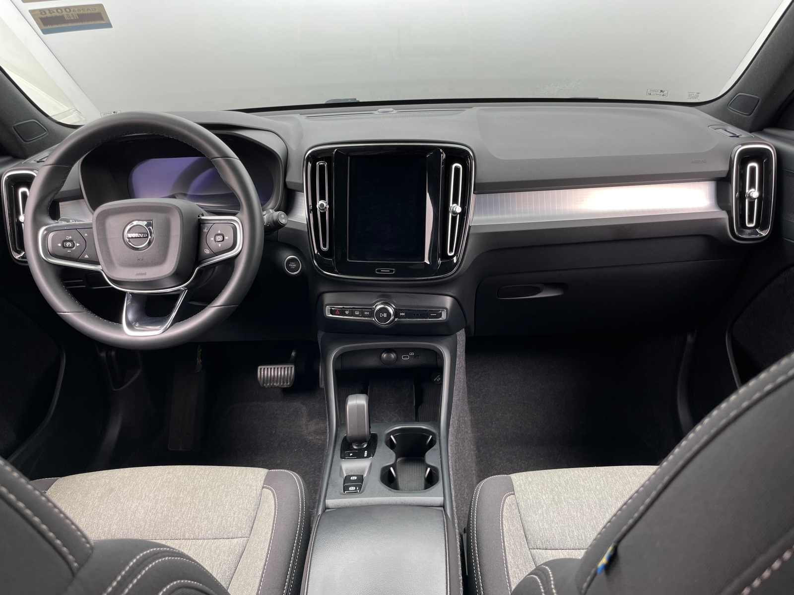 Thumbnail: 2024 Volvo XC40 - 3