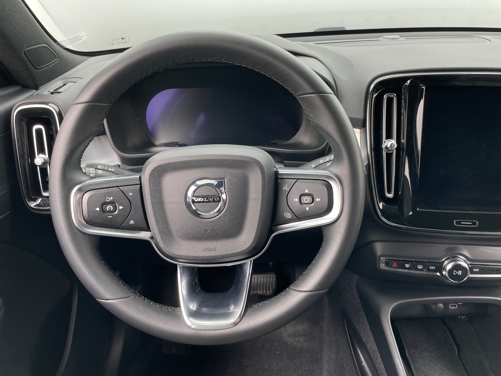 Thumbnail: 2024 Volvo XC40 - 5