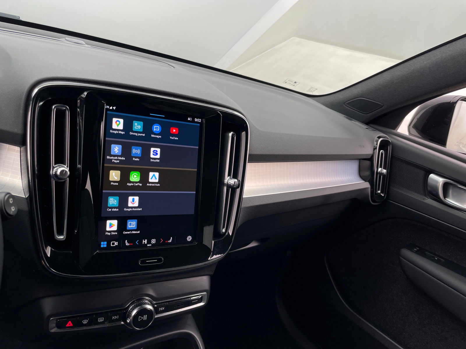 Thumbnail: 2024 Volvo XC40 - 4