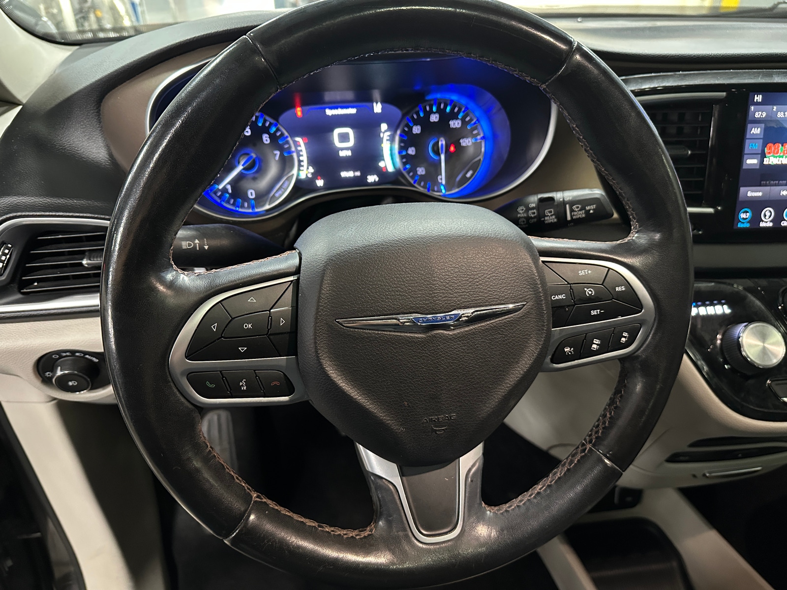 Thumbnail: 2018 Chrysler Pacifica - 4