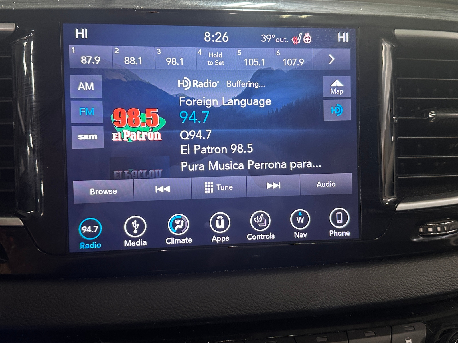 Thumbnail: 2018 Chrysler Pacifica - 3