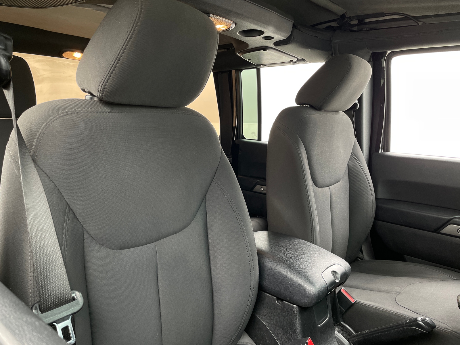 Thumbnail: 2016 Jeep Wrangler - 2