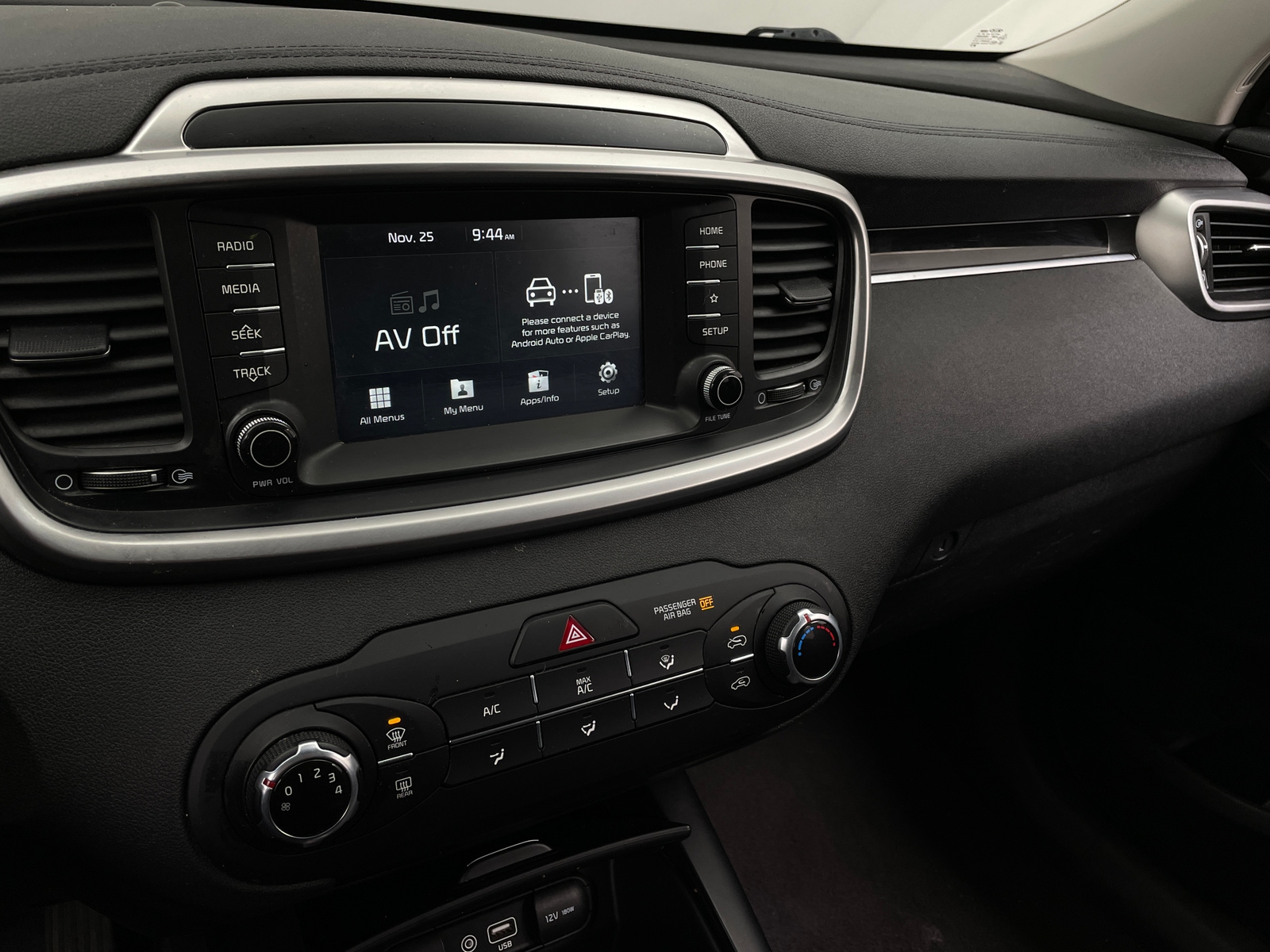 Thumbnail: 2019 Kia Sorento - 4