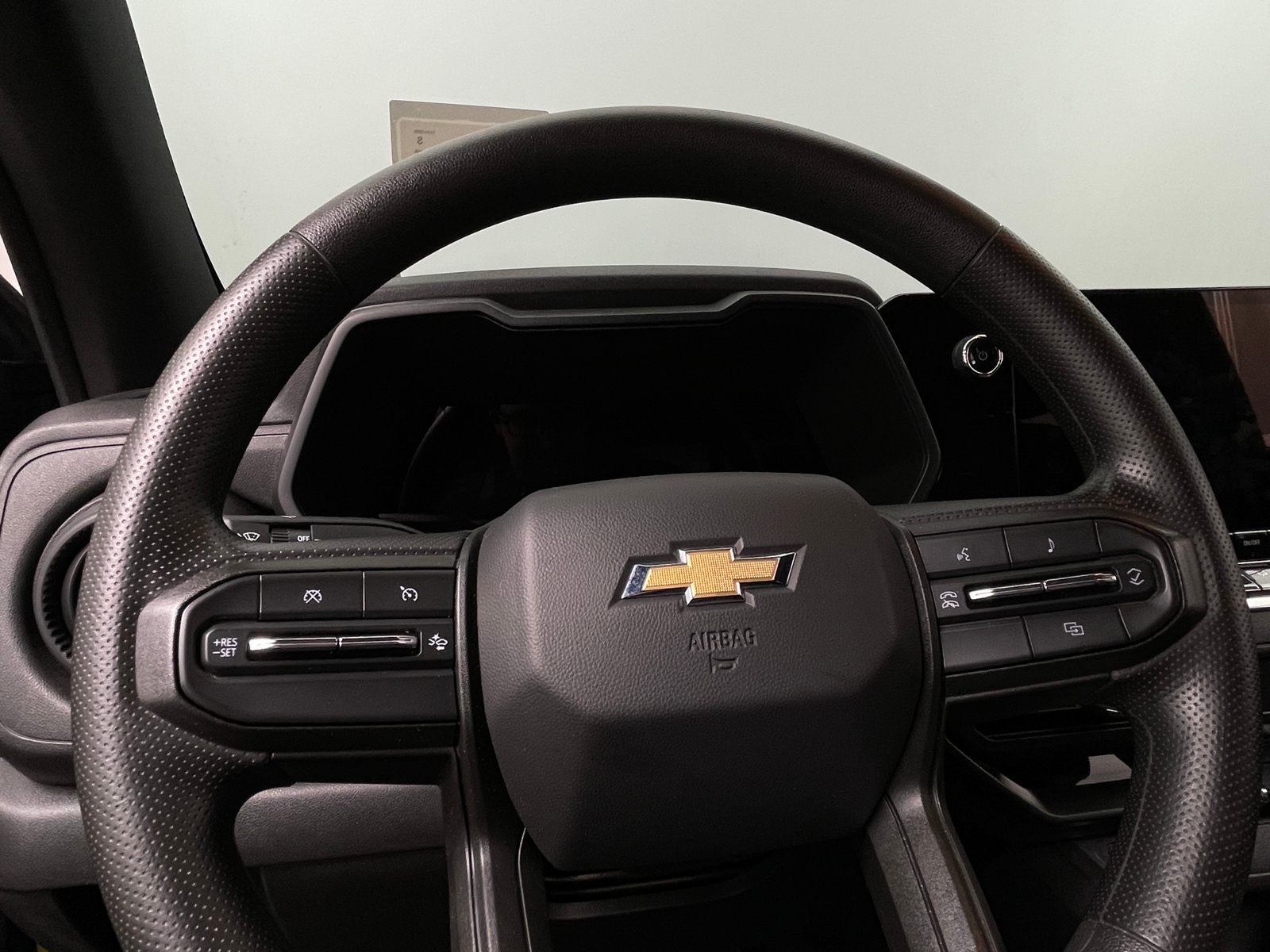 Thumbnail: 2024 Chevrolet Colorado - 5