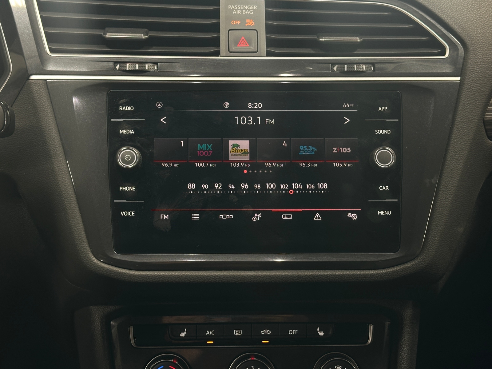 Thumbnail: 2024 Volkswagen Tiguan - 3