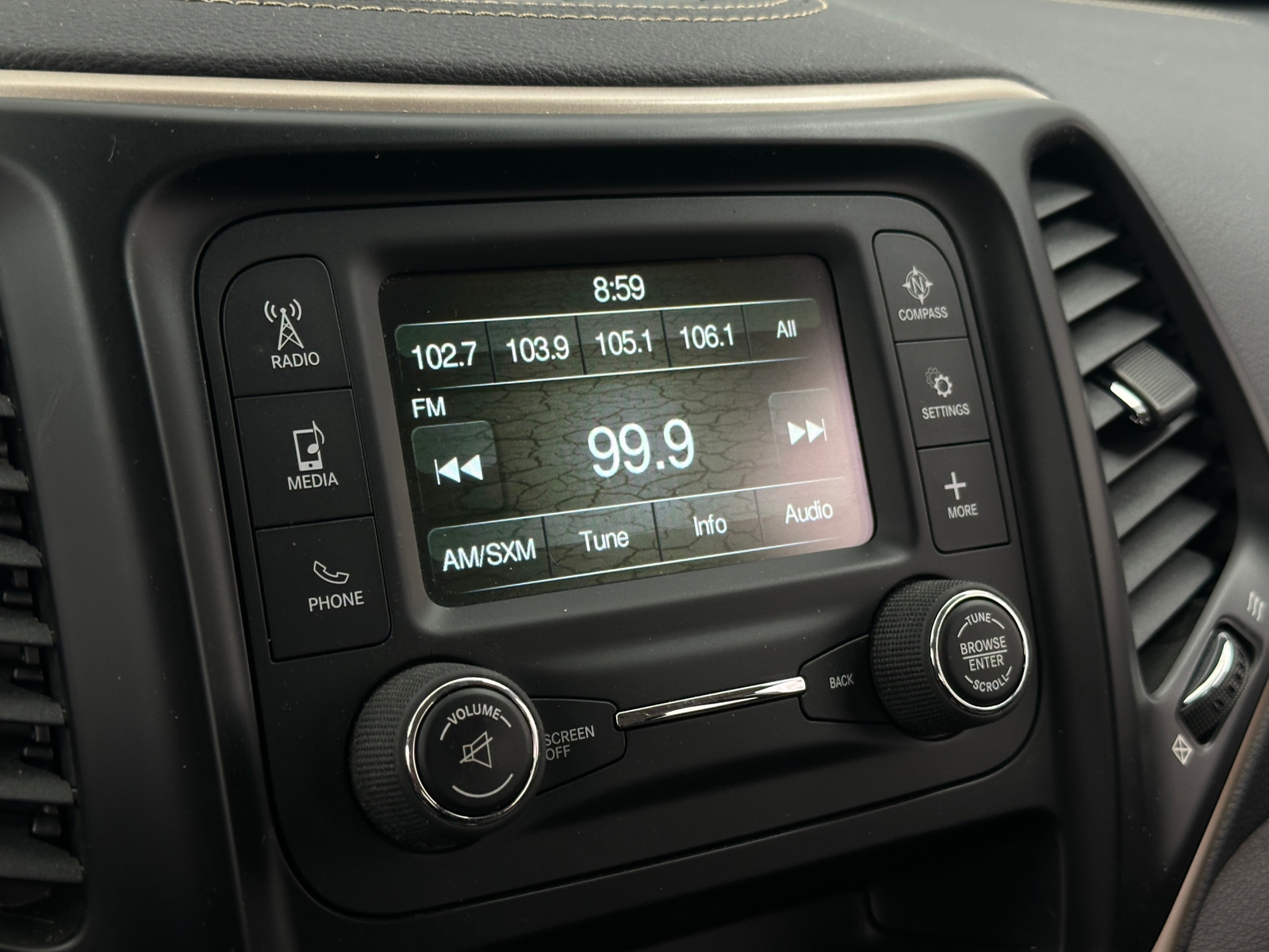 Thumbnail: 2017 Jeep Cherokee - 4