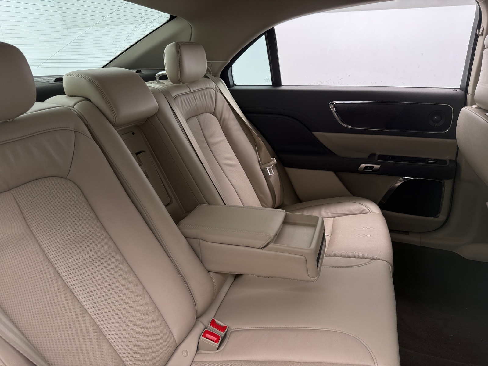 Thumbnail: 2020 Lincoln Continental - 5