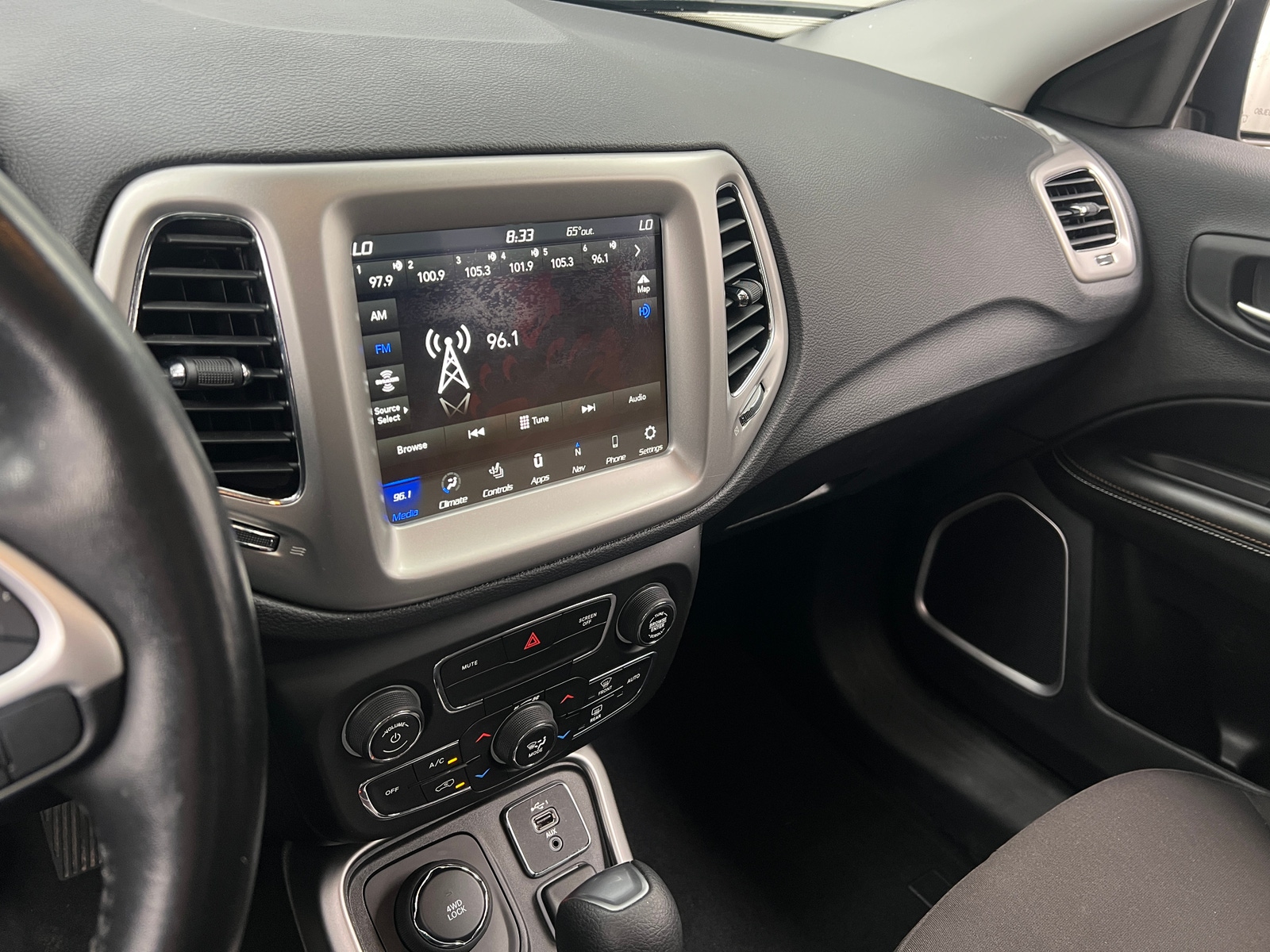 Thumbnail: 2020 Jeep Compass - 4