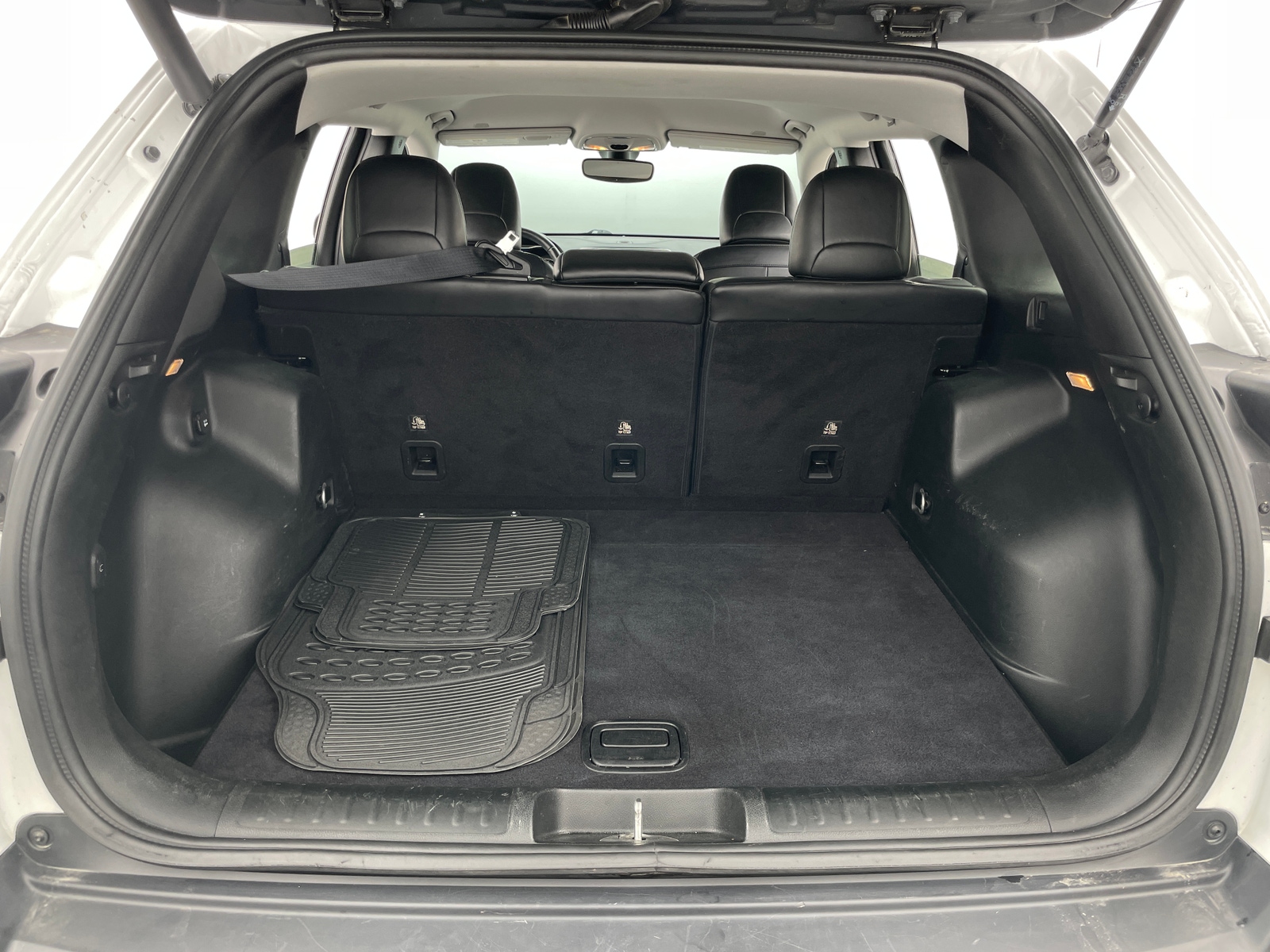 Thumbnail: 2019 Jeep Cherokee - 6