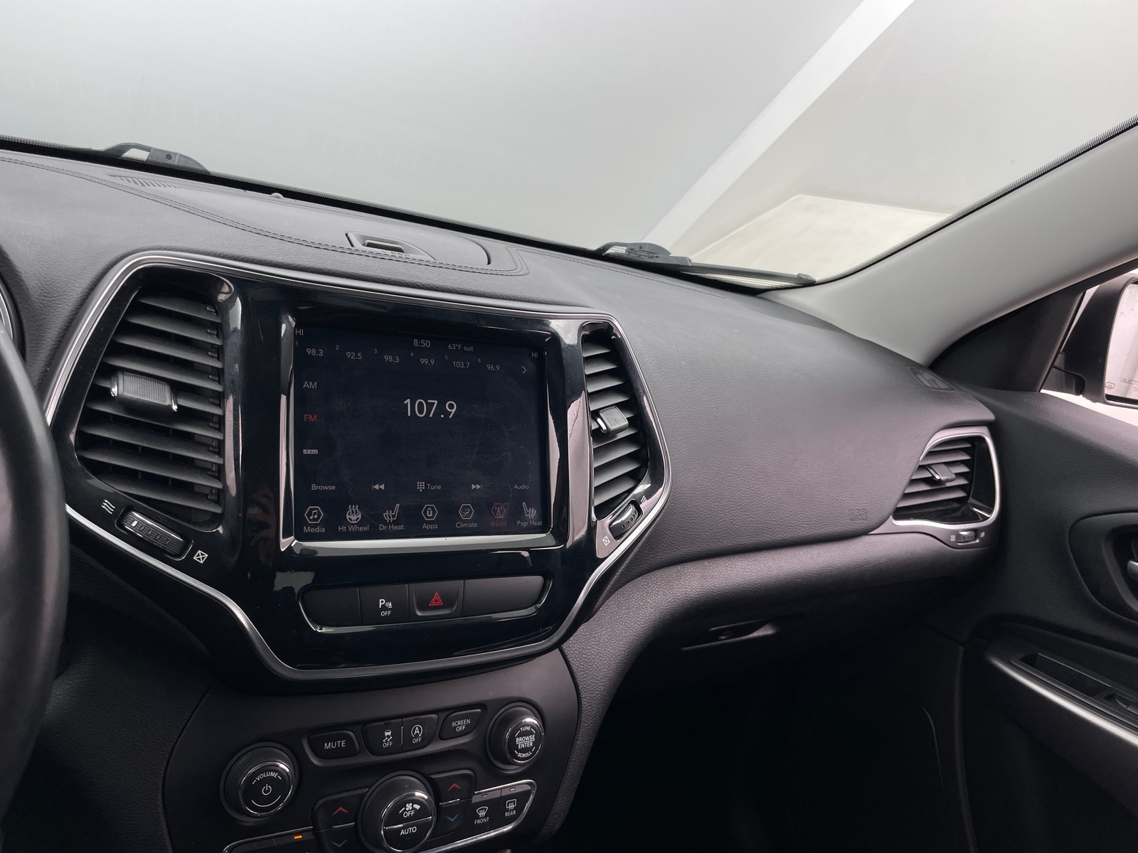 Thumbnail: 2019 Jeep Cherokee - 3