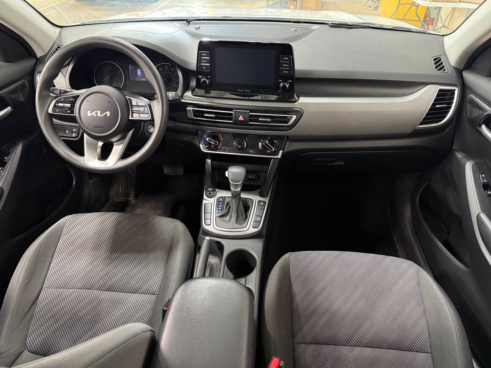 Thumbnail: 2023 Kia Seltos - 3