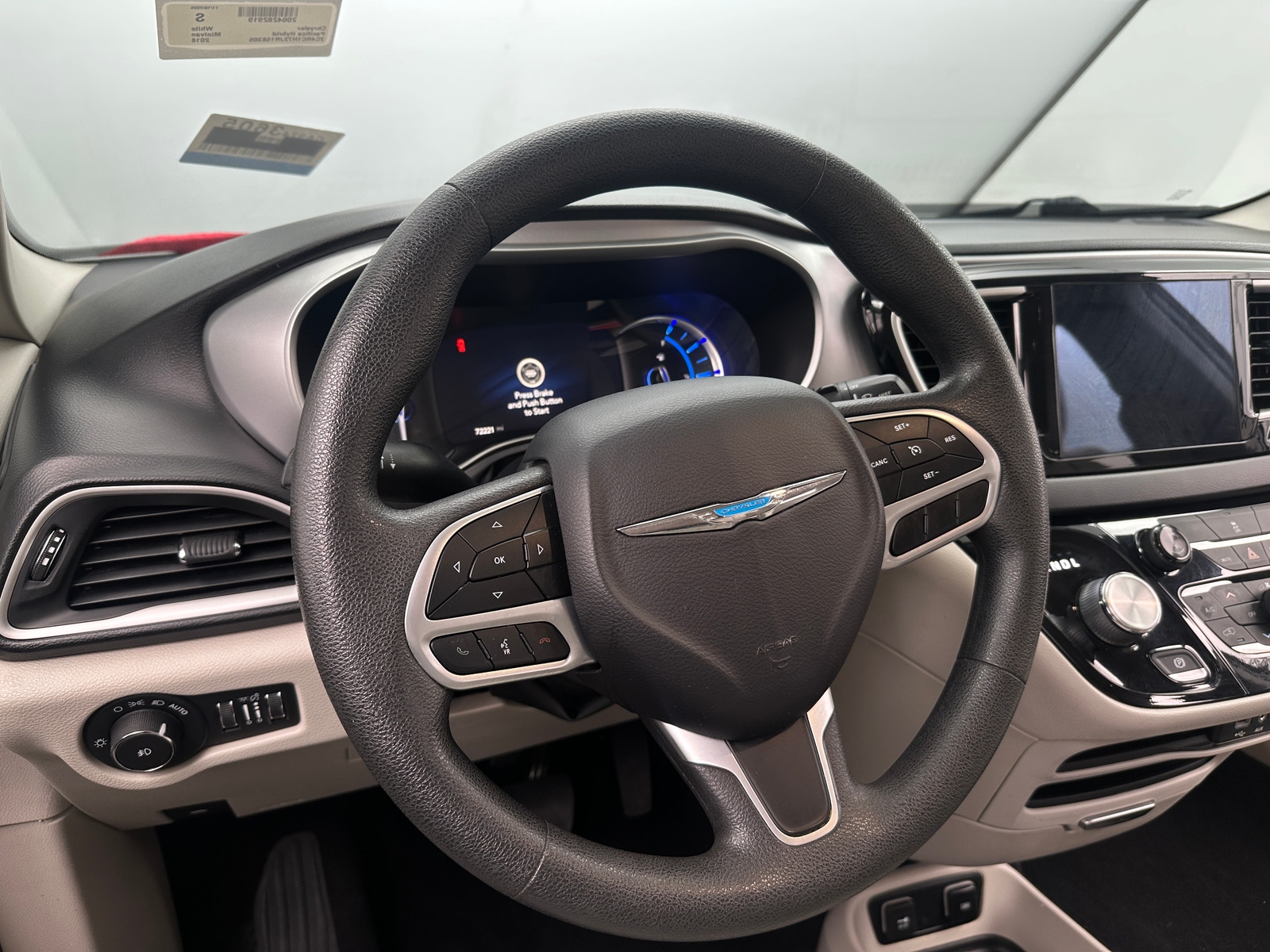 Thumbnail: 2018 Chrysler Pacifica - 5