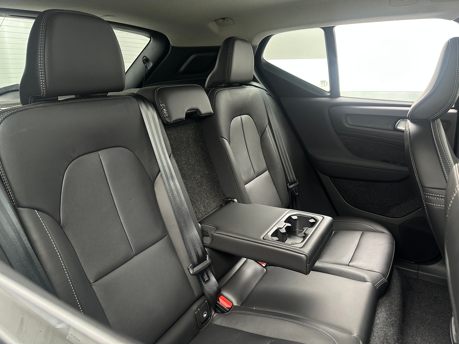 Thumbnail: 2025 Volvo XC40 - 5