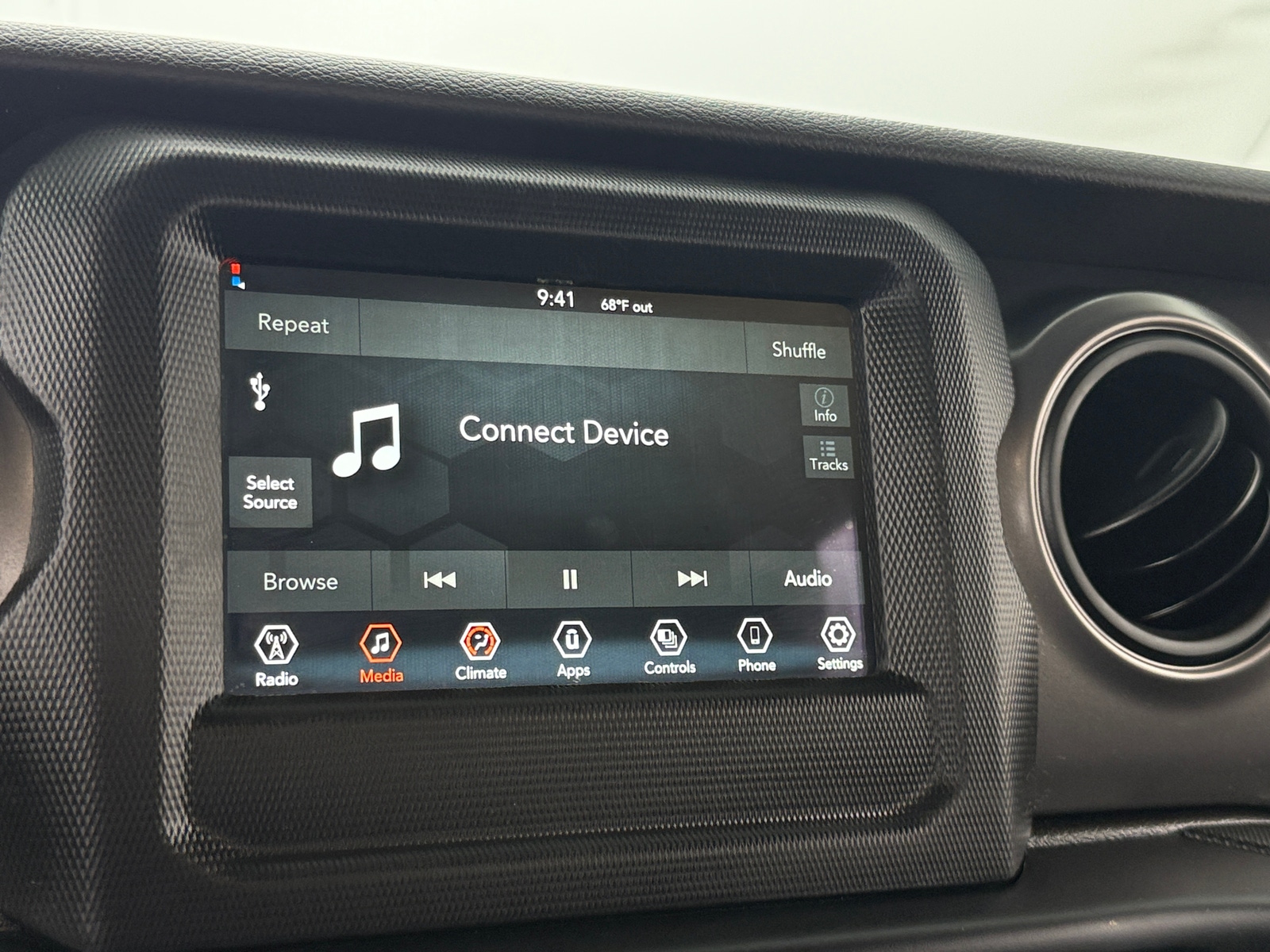 Thumbnail: 2023 Jeep Gladiator - 4