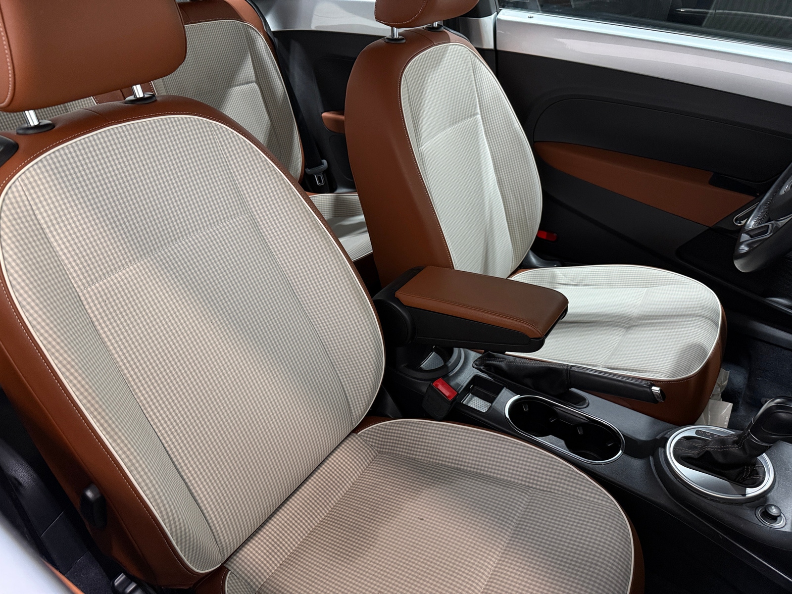 Thumbnail: 2015 Volkswagen Beetle - 2