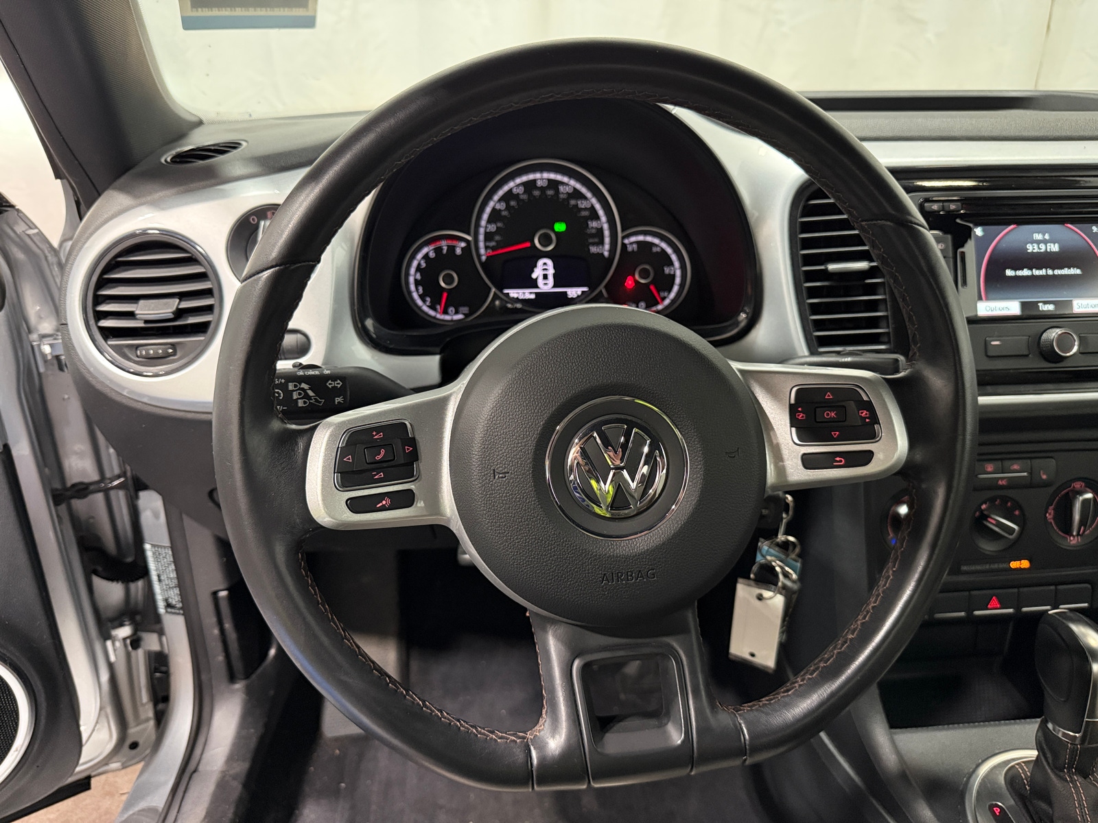 Thumbnail: 2015 Volkswagen Beetle - 5