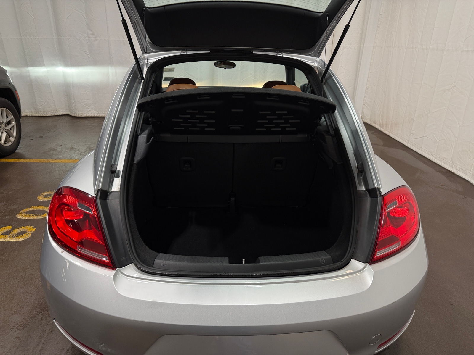 Thumbnail: 2015 Volkswagen Beetle - 7