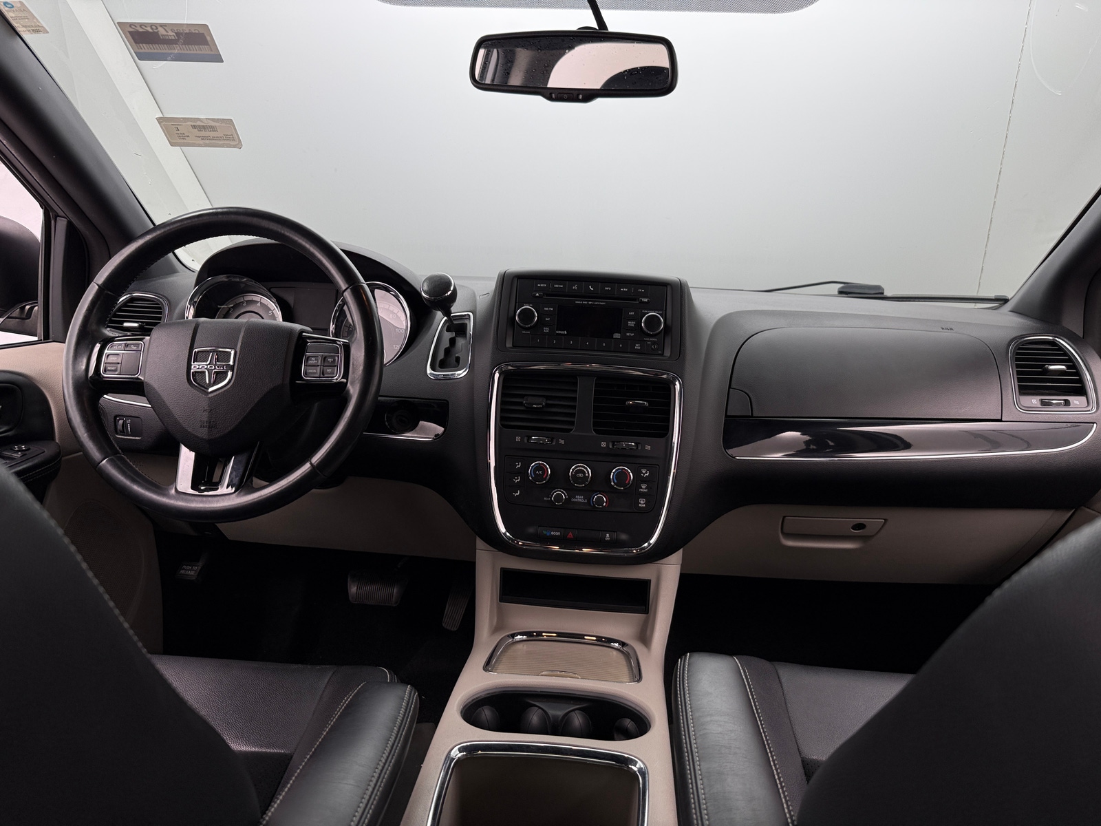 Thumbnail: 2017 Dodge Grand Caravan - 2