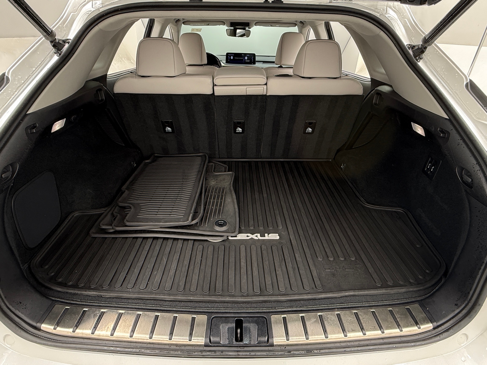 Thumbnail: 2020 Lexus RX - 6