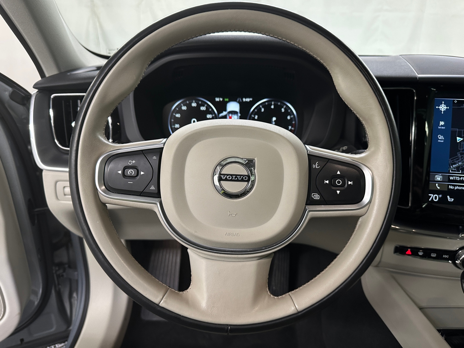 Thumbnail: 2018 Volvo XC60 - 4