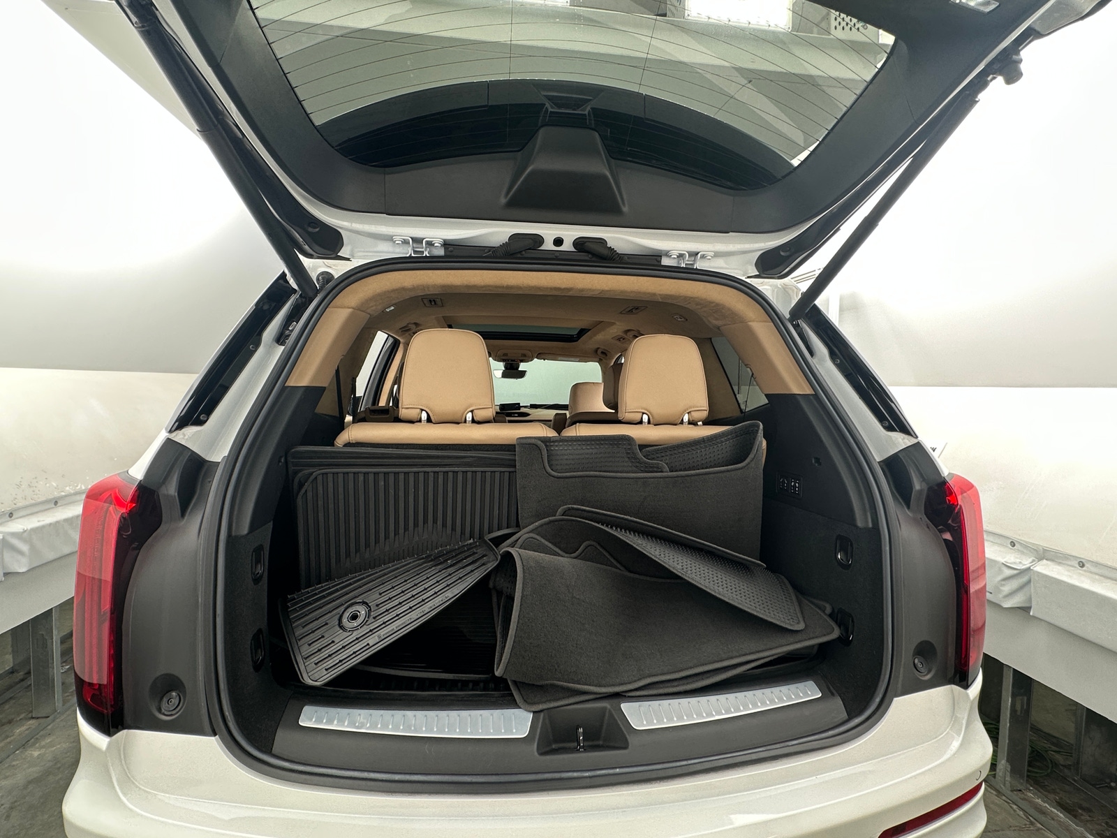 Thumbnail: 2022 Cadillac XT6 - 6