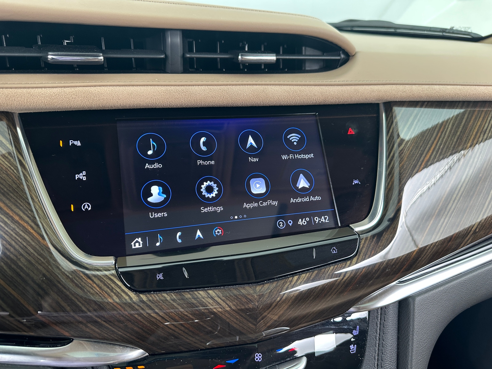 Thumbnail: 2022 Cadillac XT6 - 3