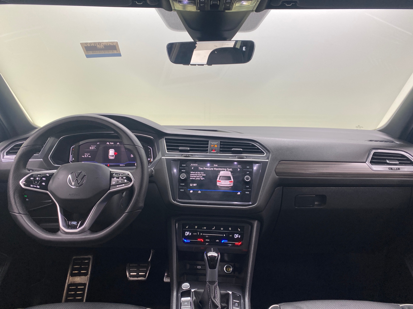 Thumbnail: 2023 Volkswagen Tiguan - 2