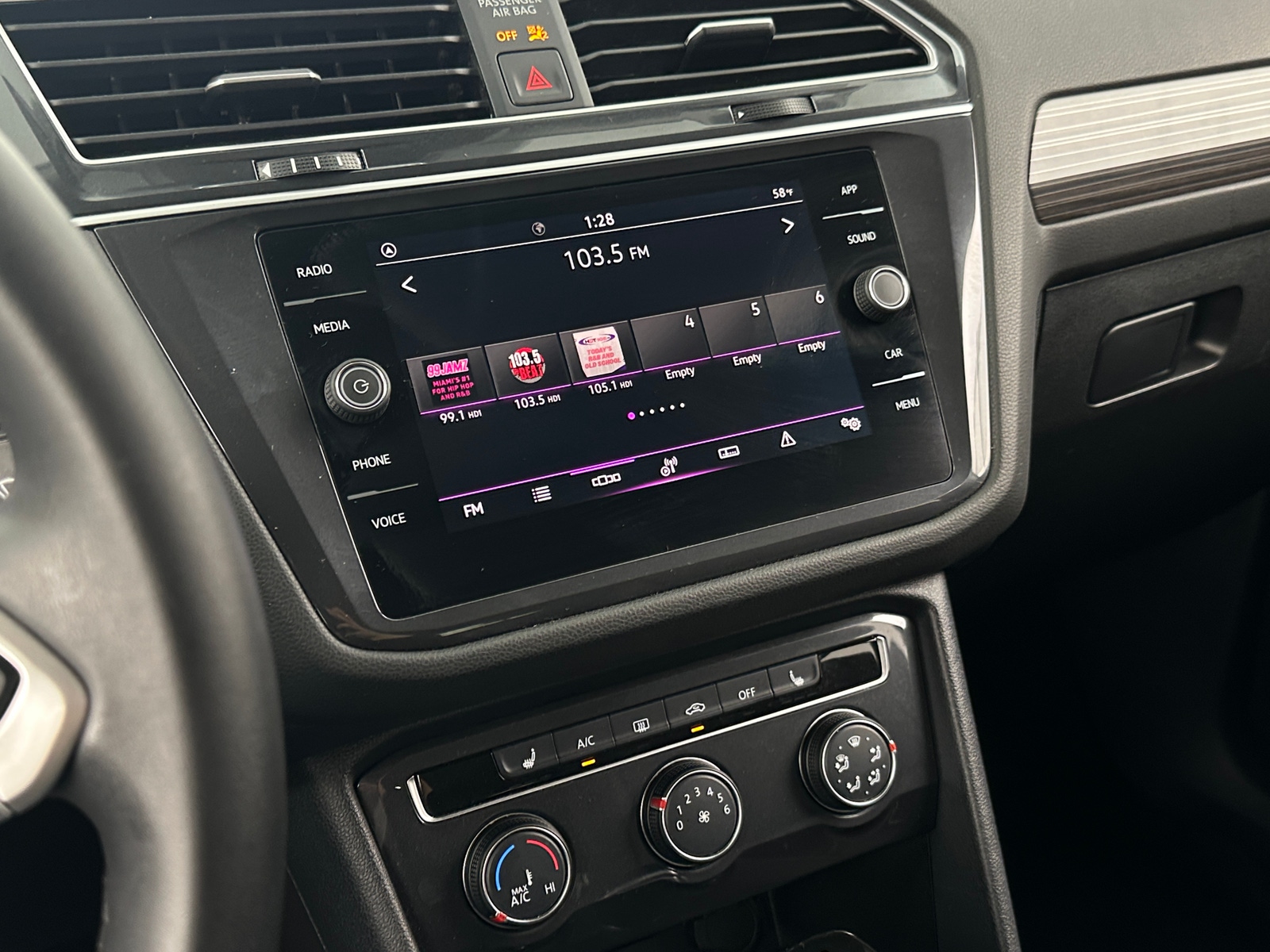 Thumbnail: 2024 Volkswagen Tiguan - 3