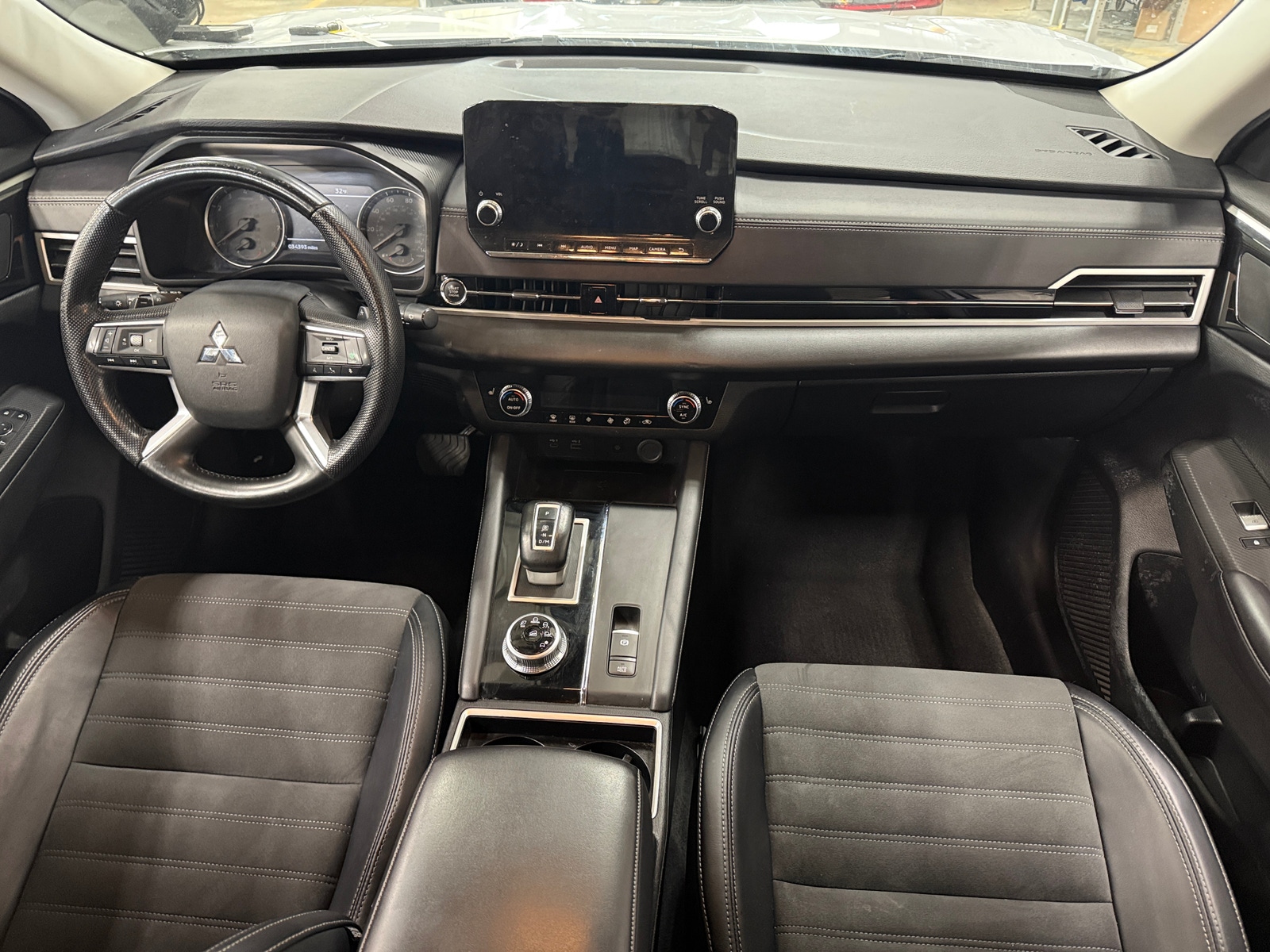 Thumbnail: 2024 Mitsubishi Outlander - 2