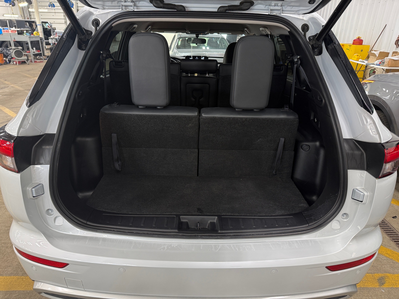 Thumbnail: 2024 Mitsubishi Outlander - 6