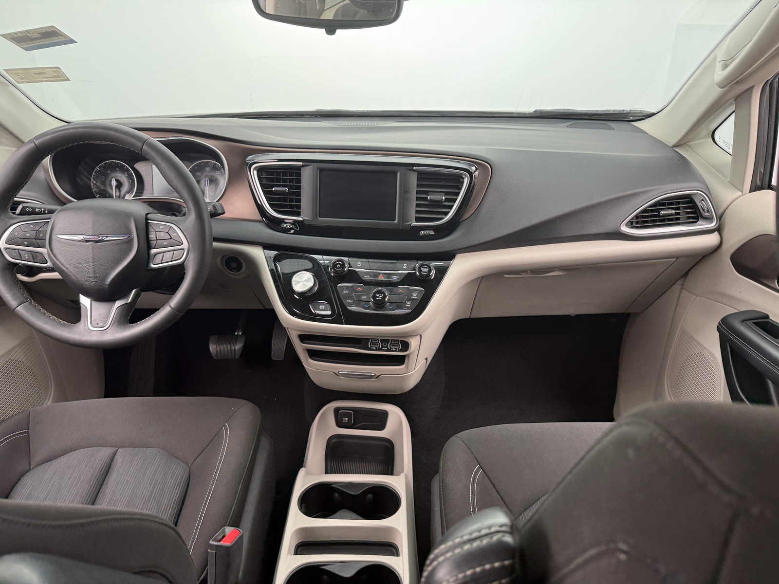 Thumbnail: 2023 Chrysler Voyager - 3