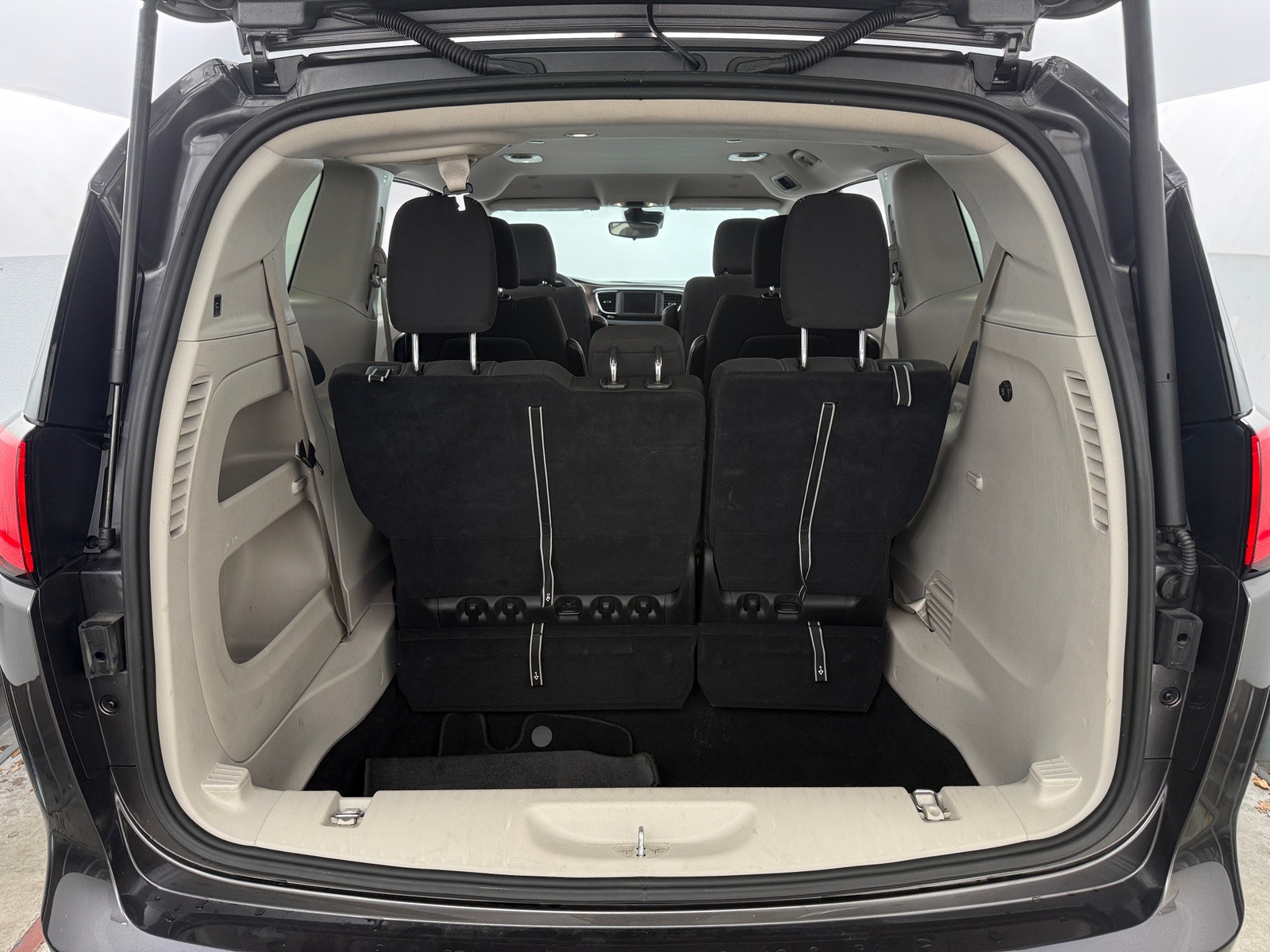 Thumbnail: 2023 Chrysler Voyager - 7