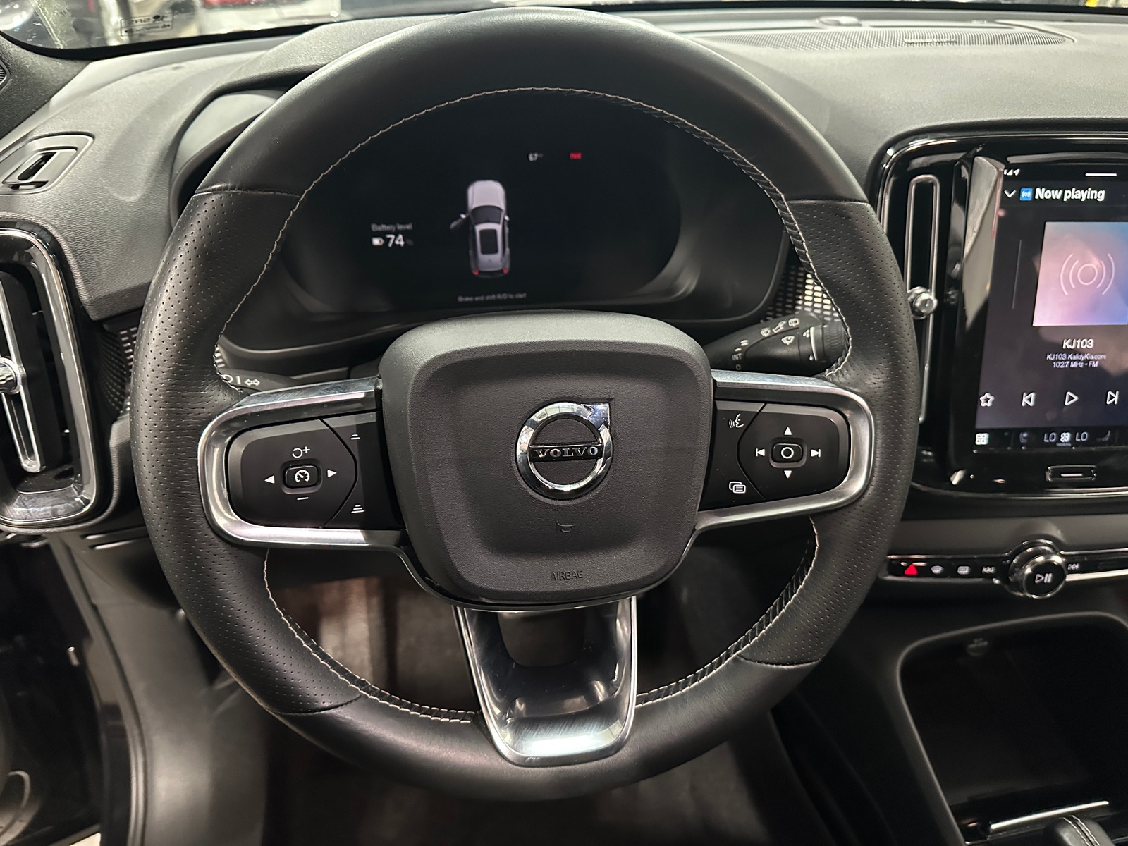 Thumbnail: 2021 Volvo XC40 - 4