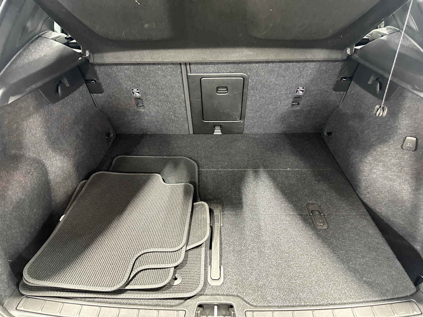 Thumbnail: 2021 Volvo XC40 - 6