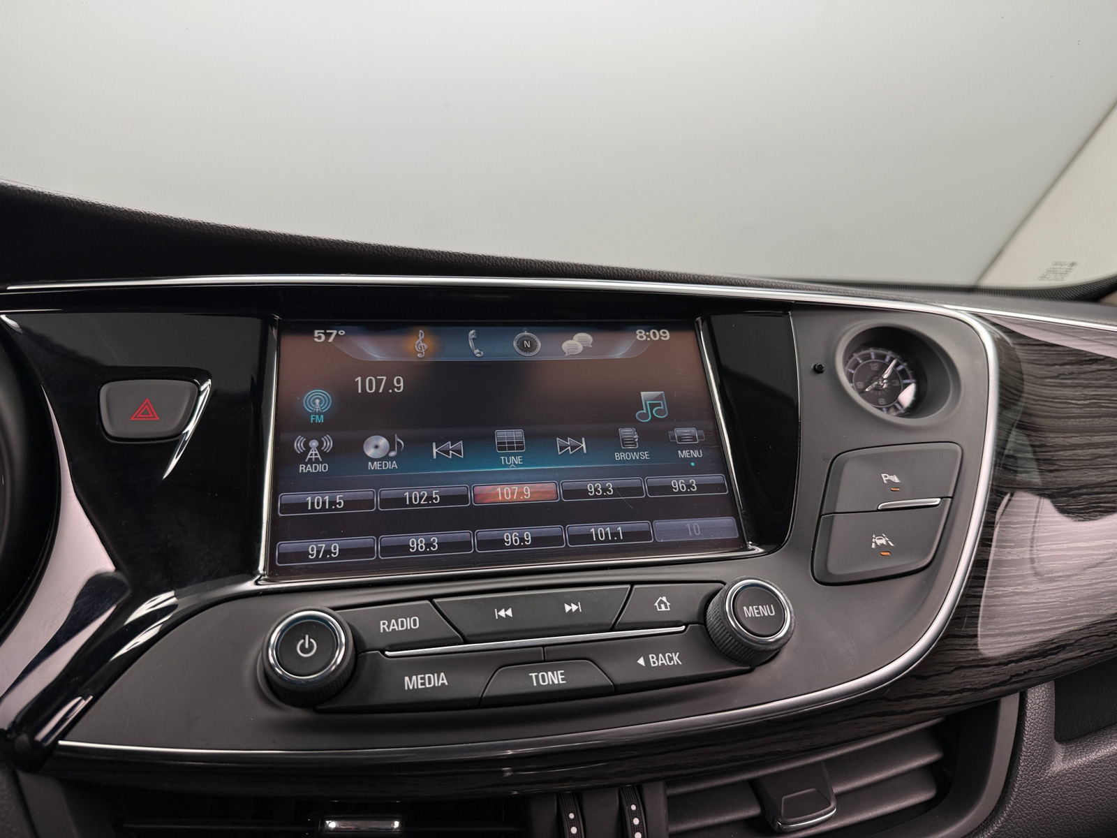 Thumbnail: 2017 Buick Envision - 3