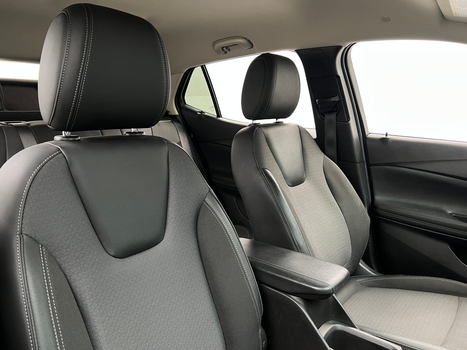 Thumbnail: 2022 Buick Encore GX - 2