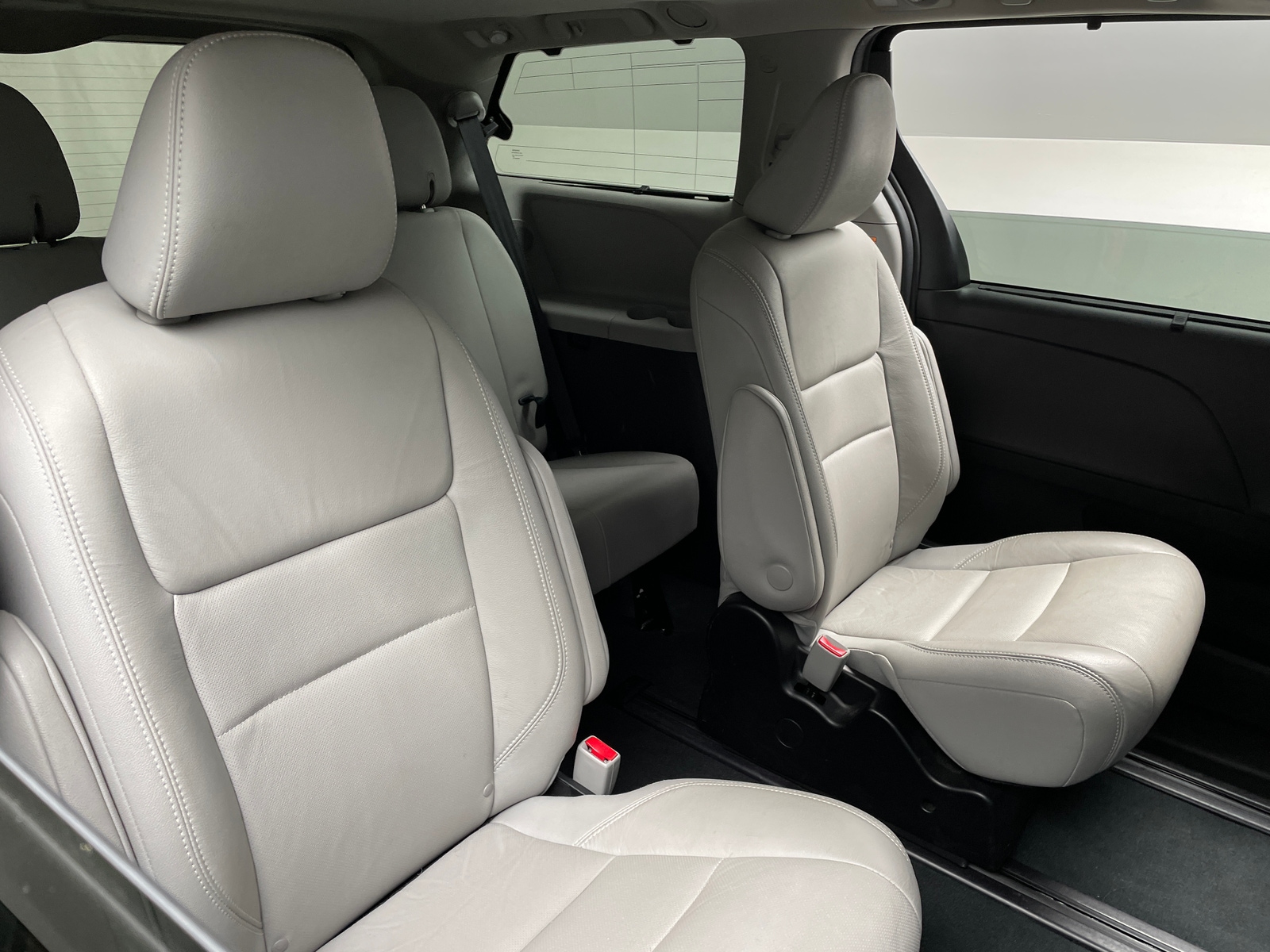 Thumbnail: 2019 Toyota Sienna - 5