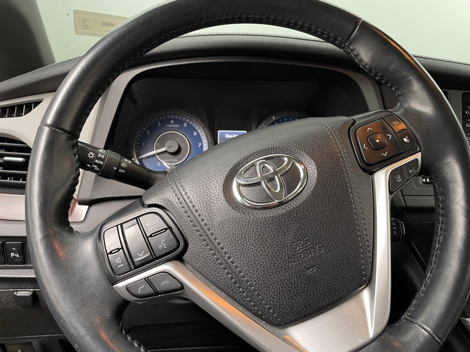 Thumbnail: 2019 Toyota Sienna - 4