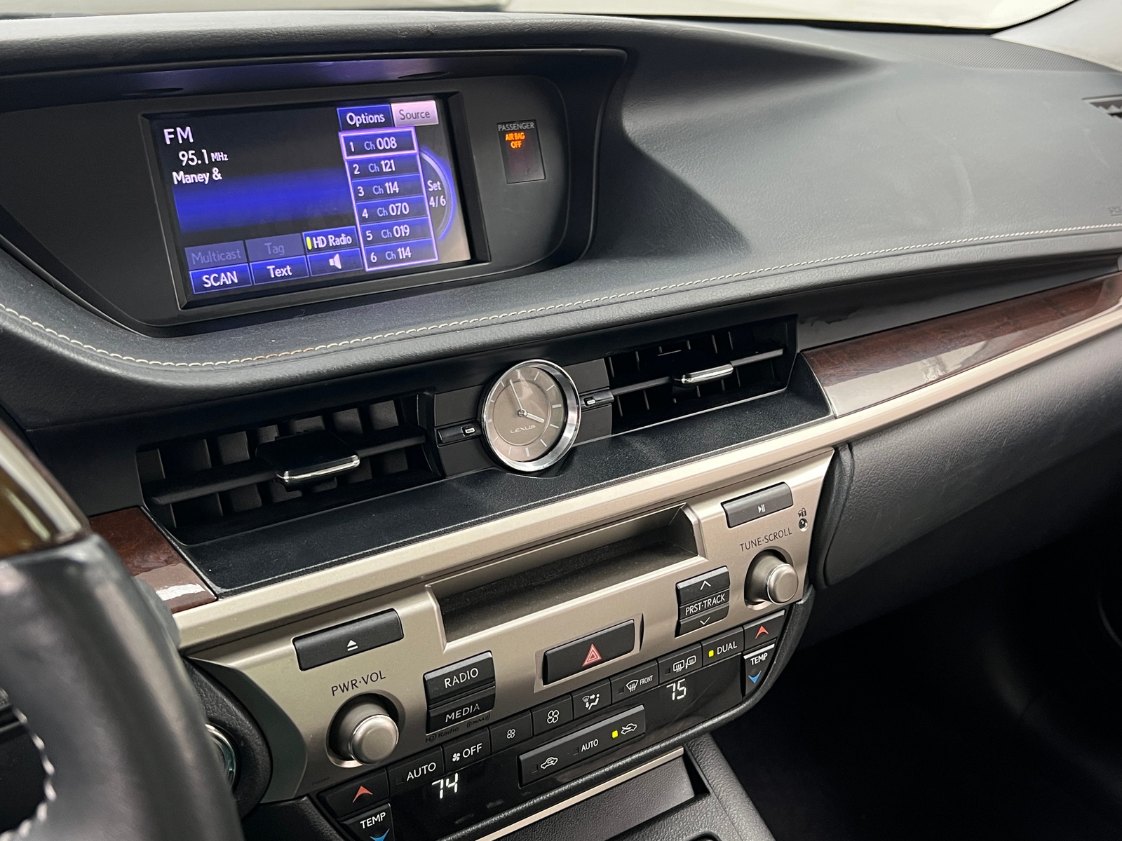 Thumbnail: 2013 Lexus ES - 3