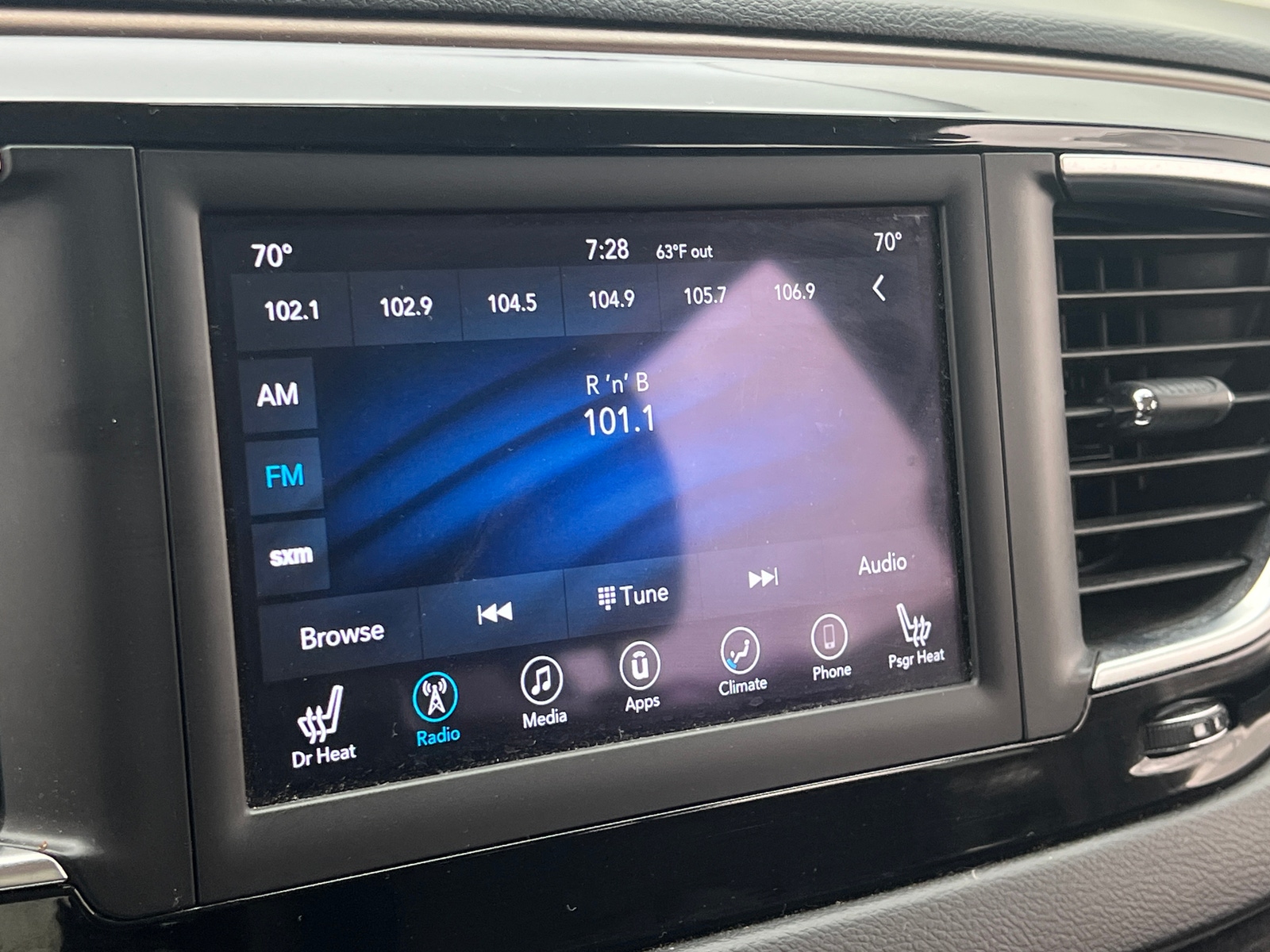 Thumbnail: 2019 Chrysler Pacifica - 3