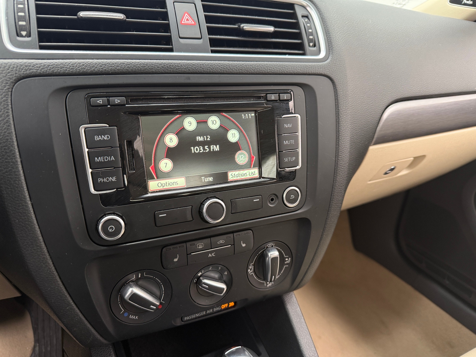 Thumbnail: 2014 Volkswagen Jetta - 3