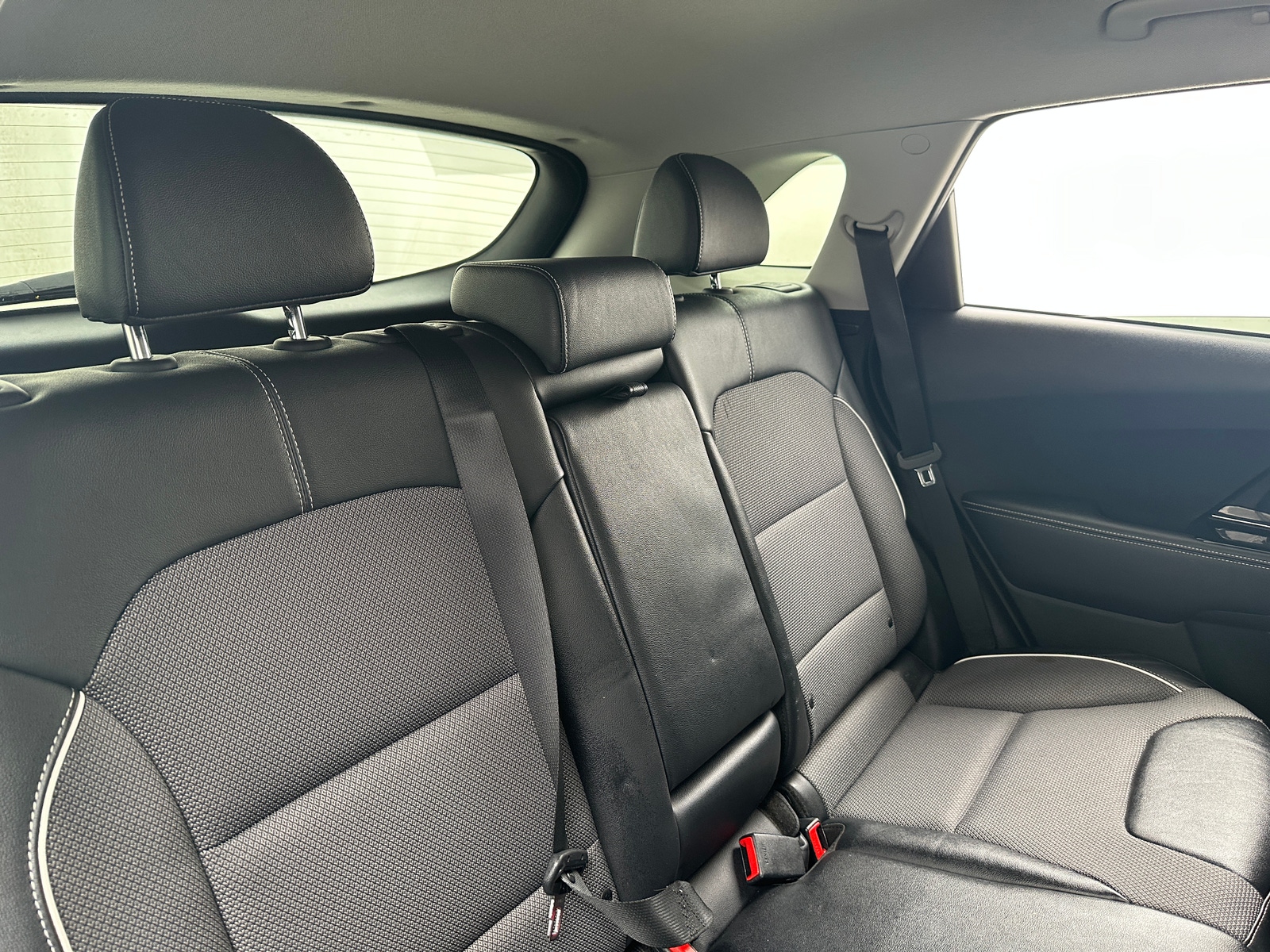 Thumbnail: 2022 Kia Niro - 5